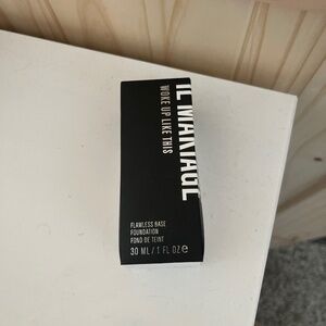 IL Makiage Woke Up Like This 035